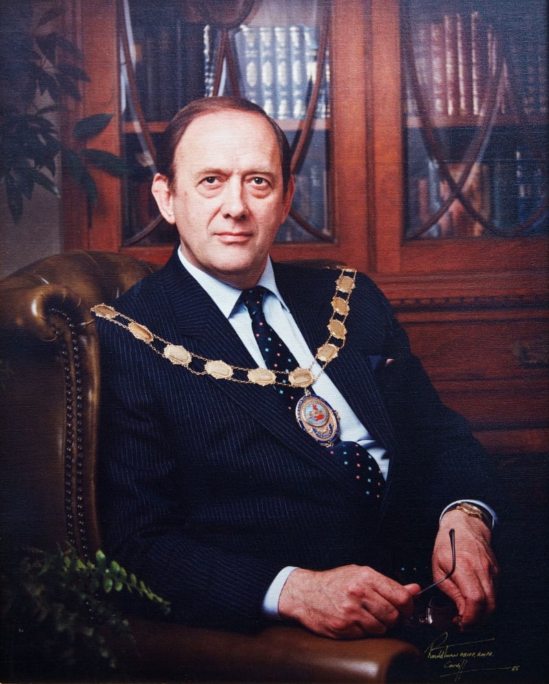 fox moving and storage founder roy fox as chairman of the british association of removers (bar)